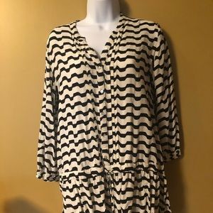 Black white tunic with adjustable tie